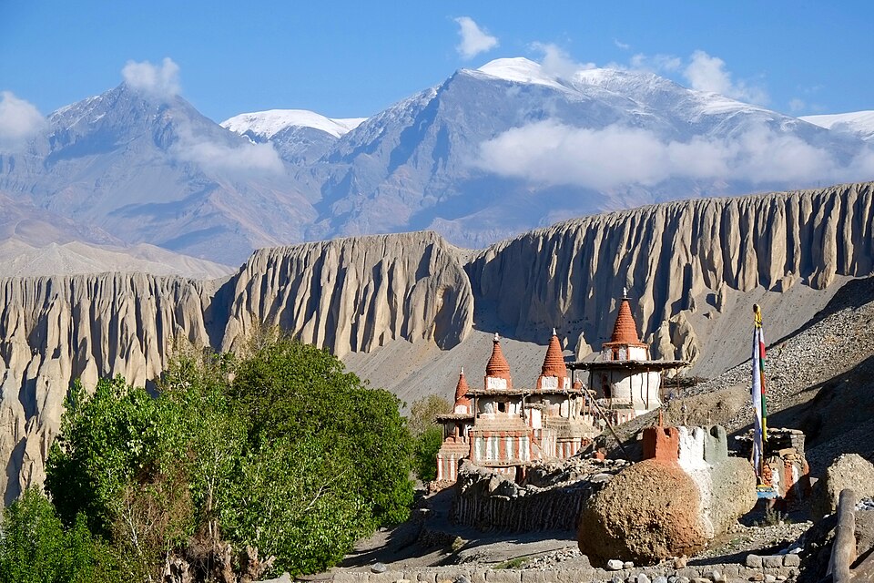 'Chörtens galore in Tangye, Mustang