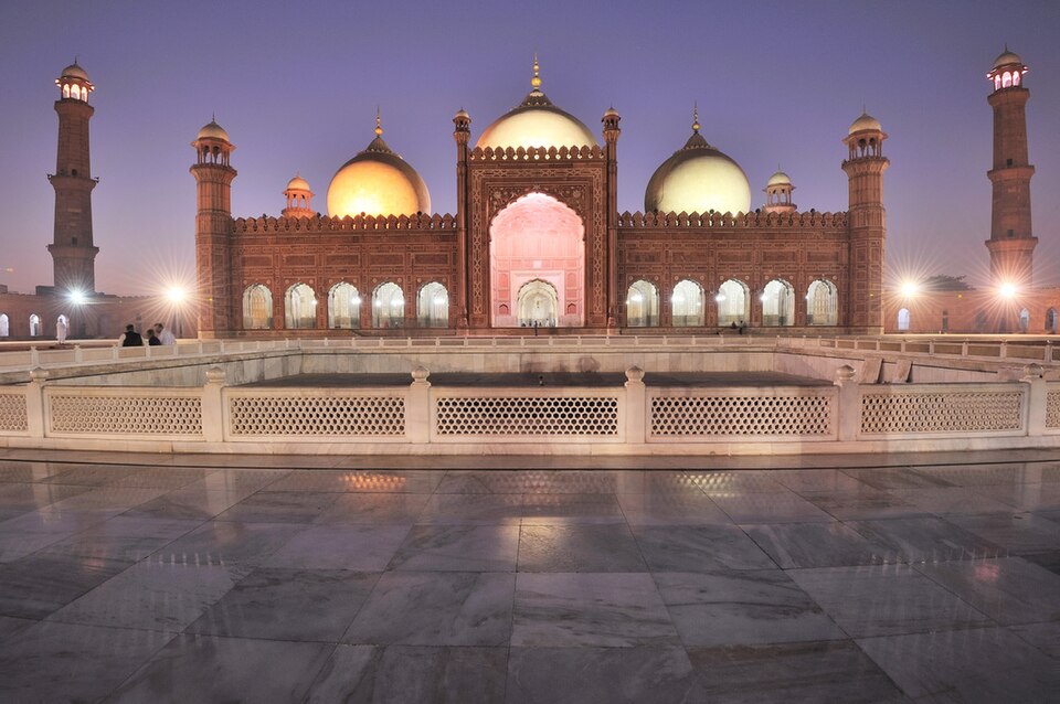 A night view of the Badshahi Mosque in Lahore