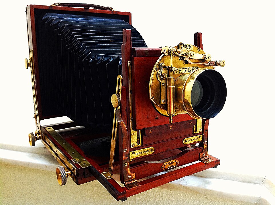 {{center|An old camera from 1914}}