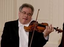 The famous violinist Itzhak Perlman playing in the White House.