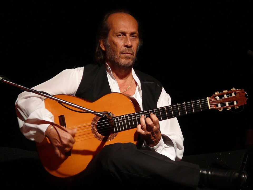 Paco de Lucía, a modern flamenco guitarist