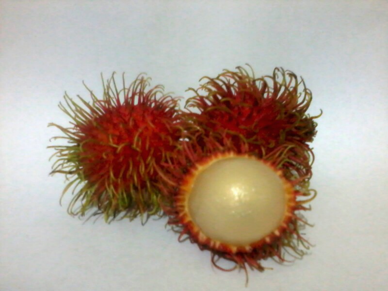 Peeled rambutan