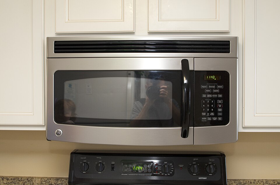 A microwave oven