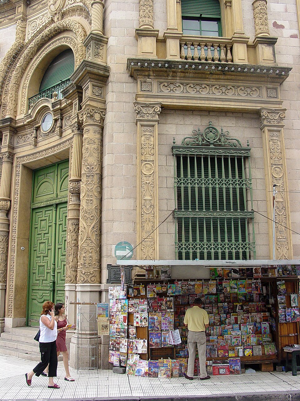 A place for buying newspapers